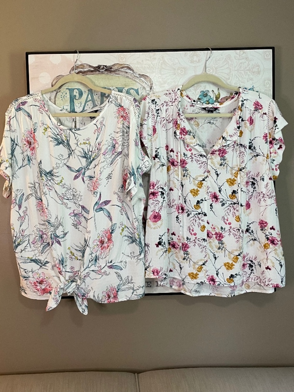 2 Buffalo tops, sz Lg